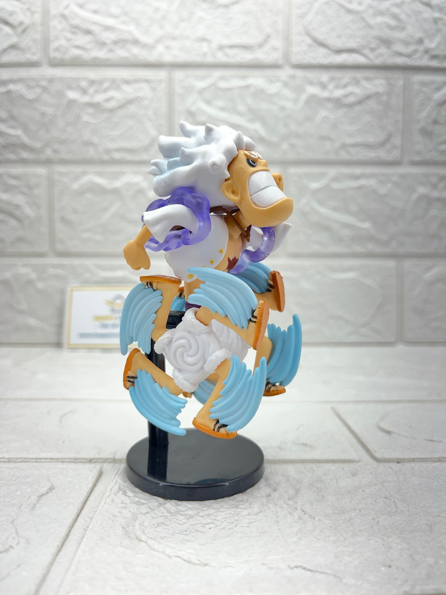 Running Small White Luffy One Piece Figurine
