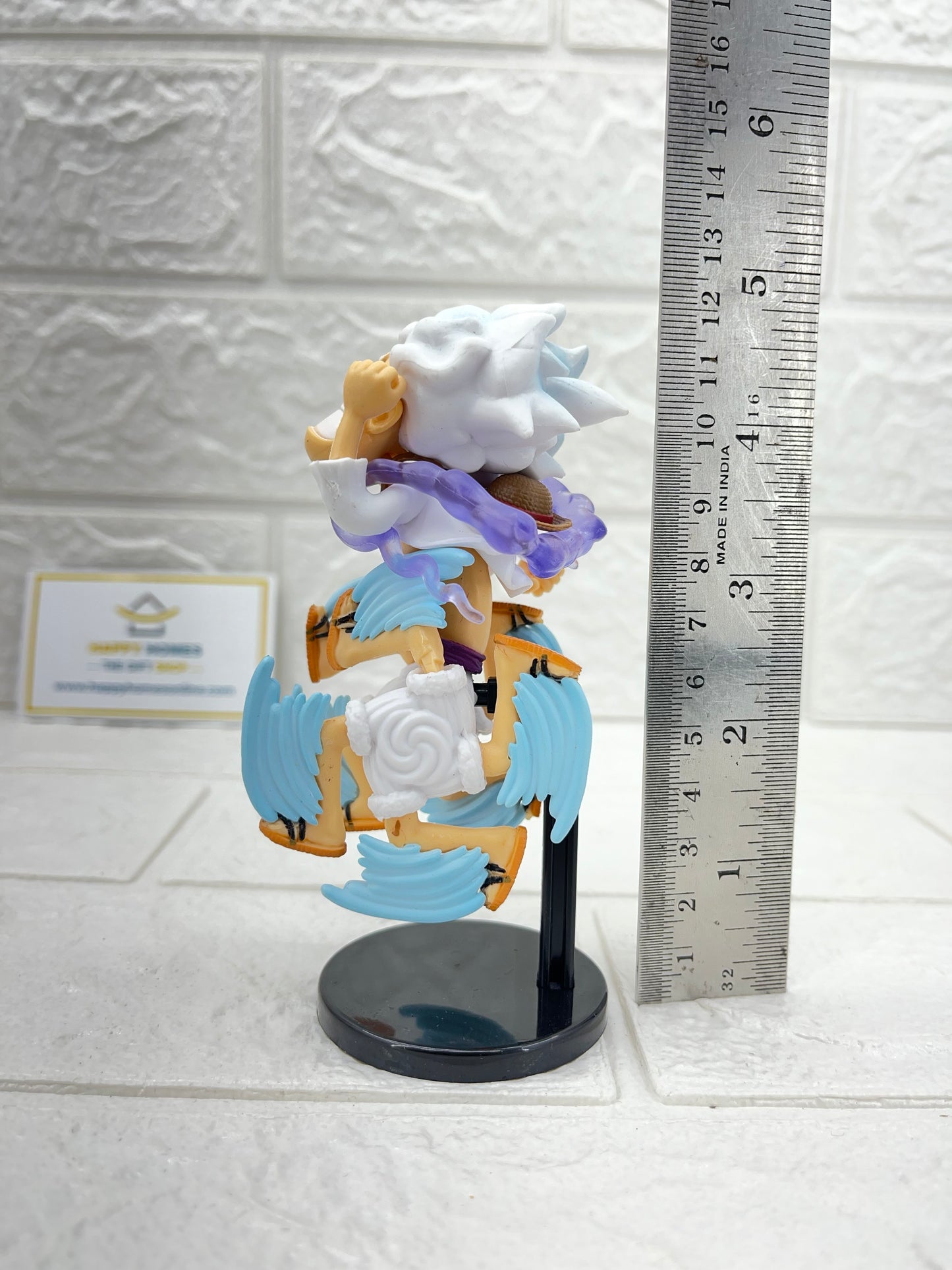 Running Small White Luffy One Piece Figurine