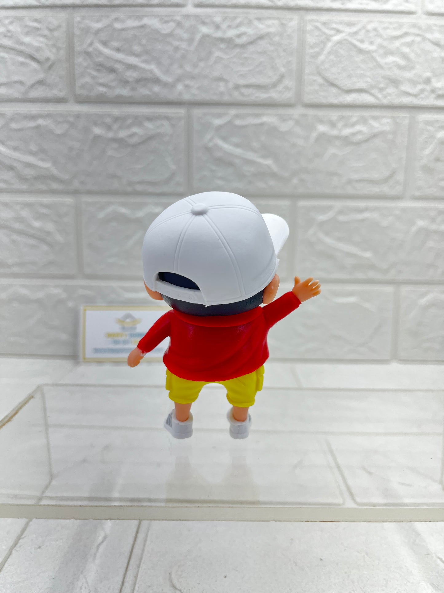 Red Shirt Shin-chan Figurine