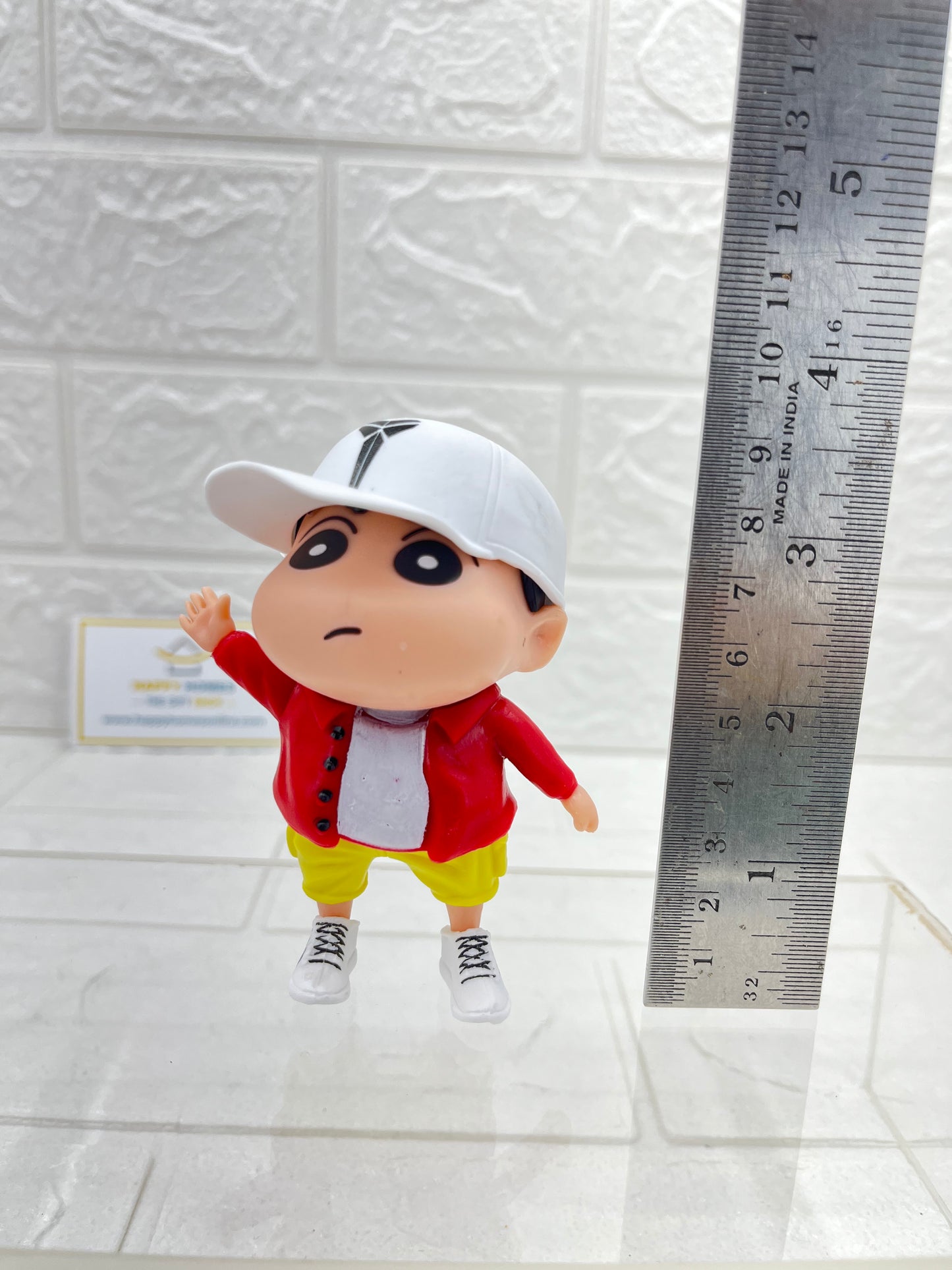 Red Shirt Shin-chan Figurine