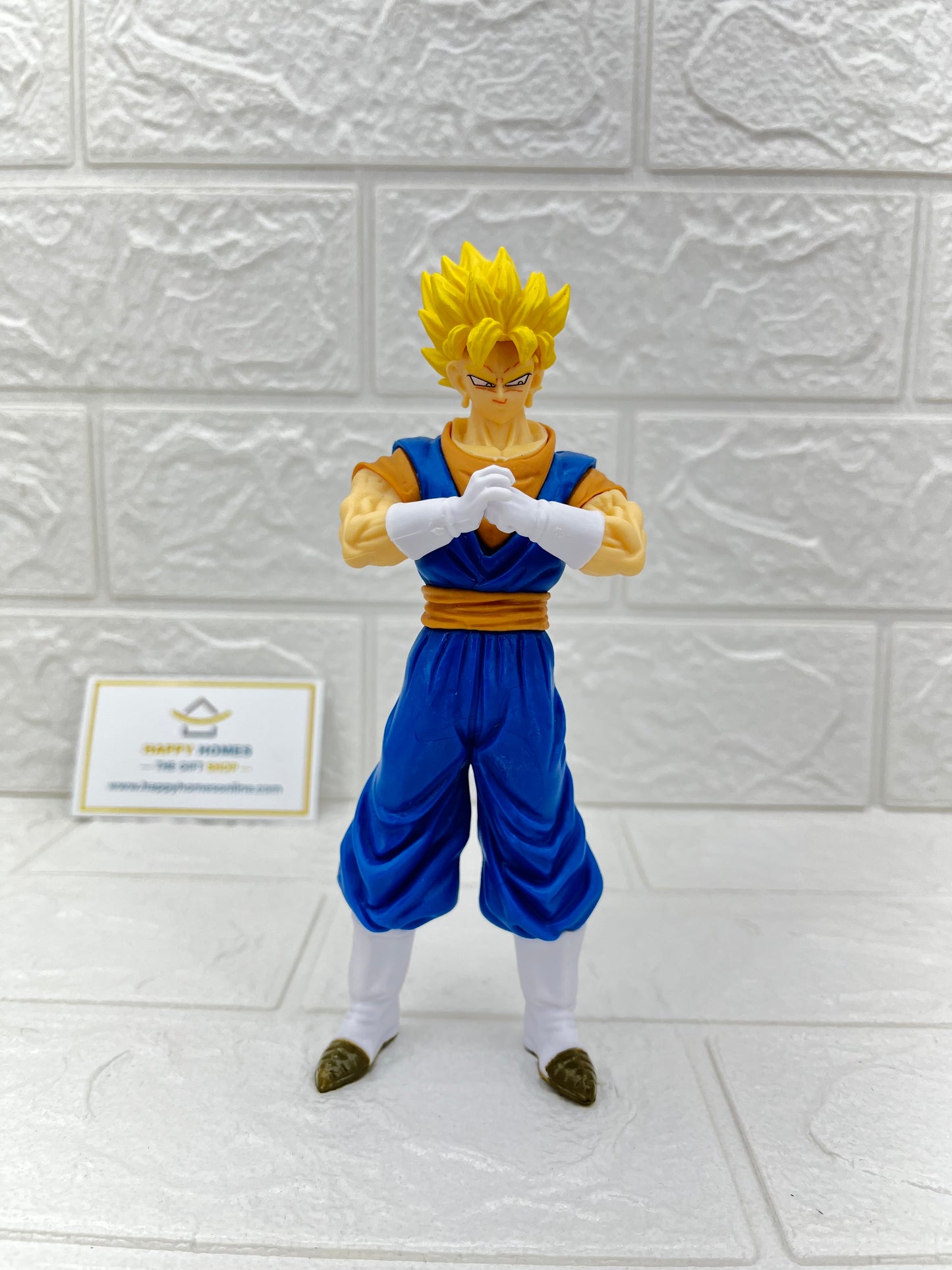 Pounding Fists Yellow Hair Goku Dragon ball Figurine