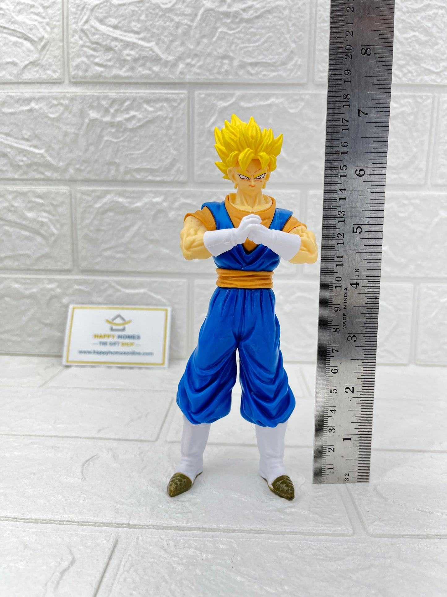 Pounding Fists Yellow Hair Goku Dragon ball Figurine