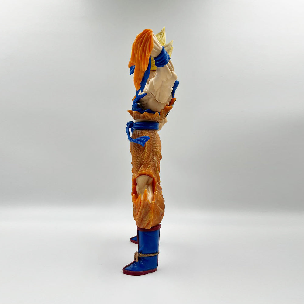 34 cm Ripped Shirt Fierce Goku Super Saiyan Dragon Ball Z Figurine