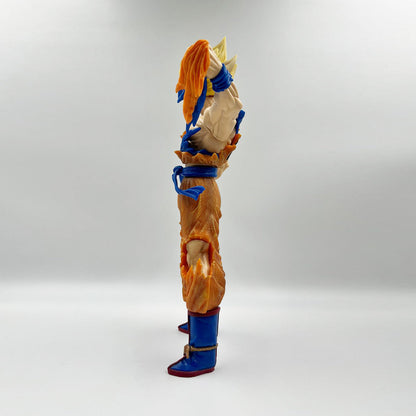 34 cm Ripped Shirt Fierce Goku Super Saiyan Dragon Ball Z Figurine