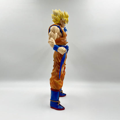 34 cm Ripped Shirt Fierce Goku Super Saiyan Dragon Ball Z Figurine