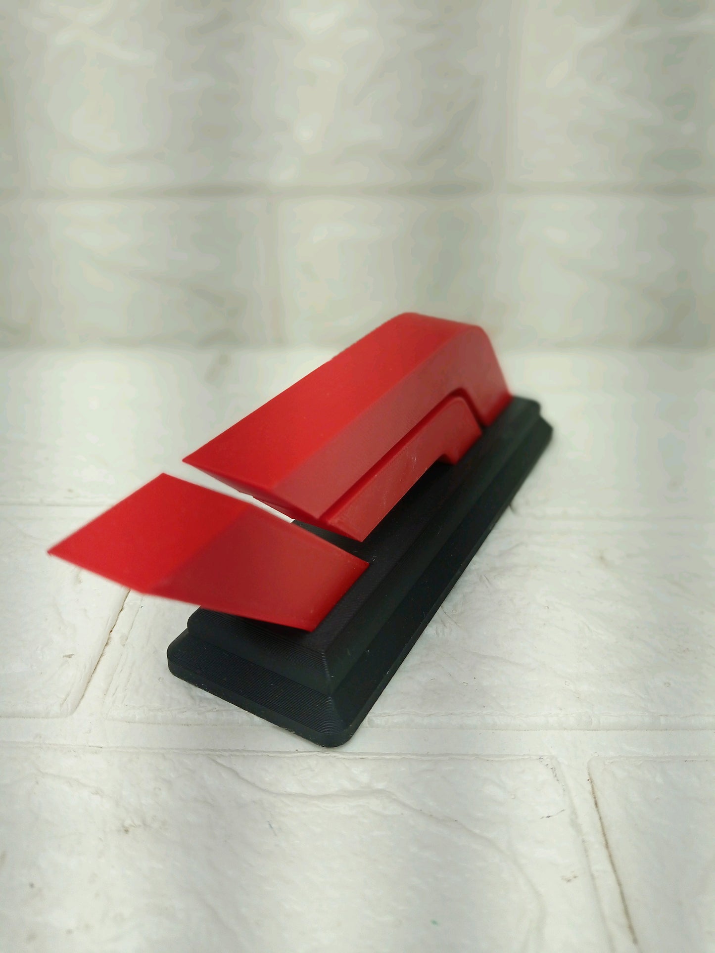 F1 Logo show piece stand