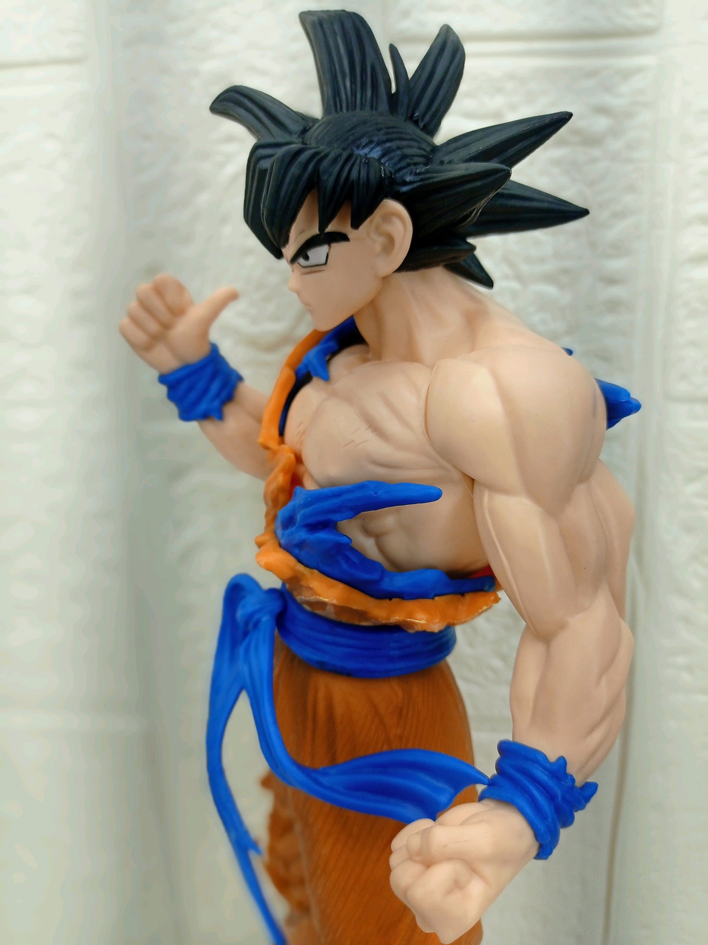 33 cm Half Shirtless Goku Torn Uniform Dragonball Z